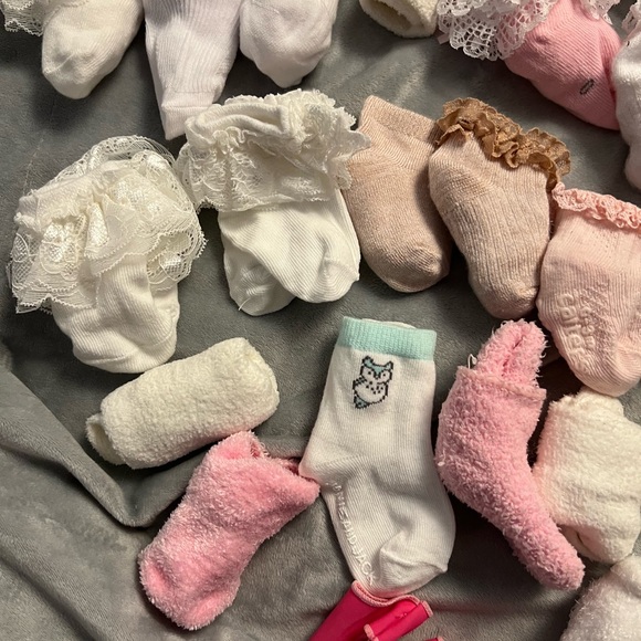 39 EUC nwot pairs baby girl newborn-3 months socks frilly socks fancy socks - Picture 4 of 13
